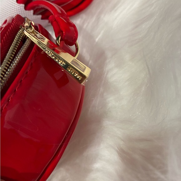 Marc Jacobs Red and White Cosmetic Collection - Picture 4 of 4